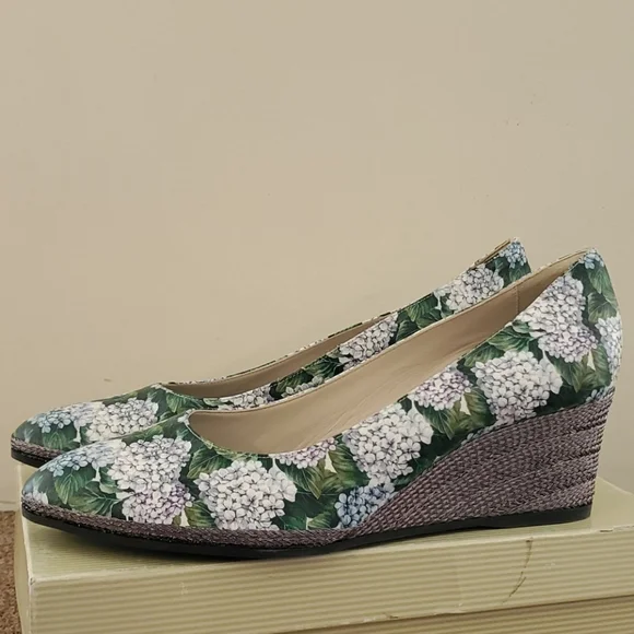 NWOT Pancaldi Women's Floral Wedges Sz 11/42 - Picture 2 of 6